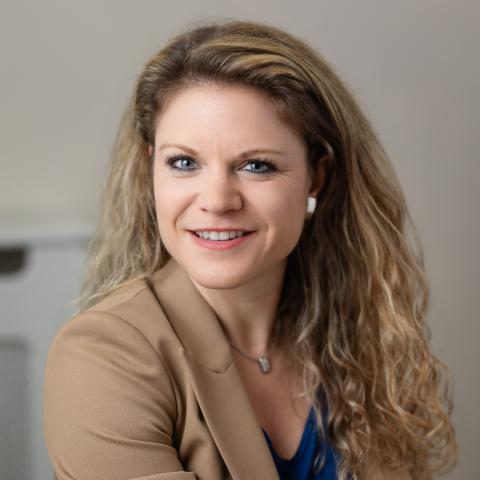 portrait of Annette Idler